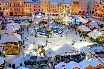 Vánoční čas na jihu Čech rozzáří množství světýlek. Sváteční atmosféra oživí Zoo v Hluboké nad Vltavou i Český Krumlov